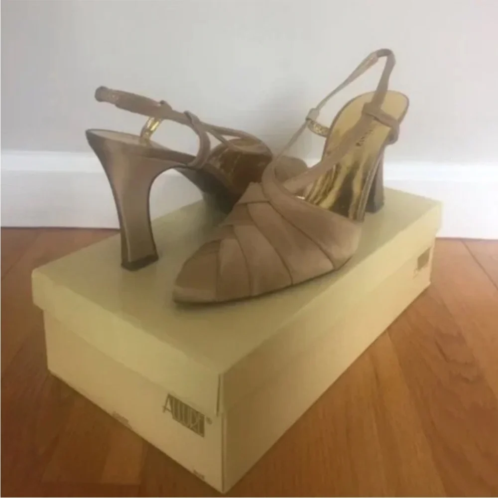 Vintage Satin Allure Formal Gold Pointed Slingback Heels [Size 9.5]